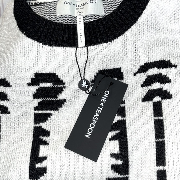 One Teaspoon NWT NUIT NOIRE Batwing Sweater SZ M 2024 Collection - Picture 6 of 7